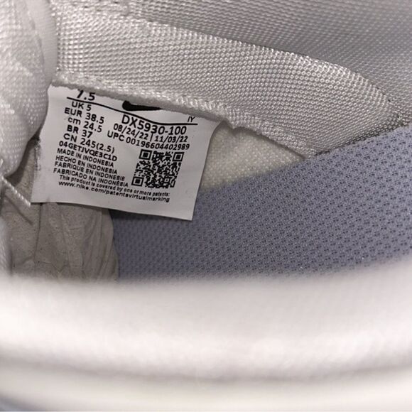 Nike Dunk Low Top White Women's Sneakers(Size 7.5) - Picture 6 of 8